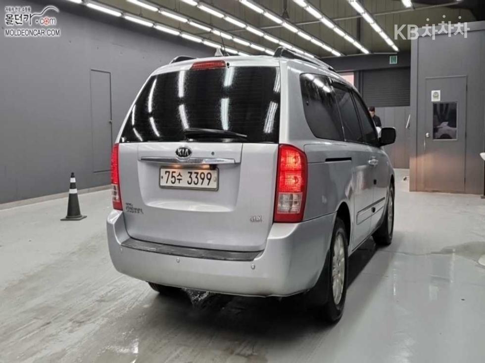 2009 - kia grand carnival