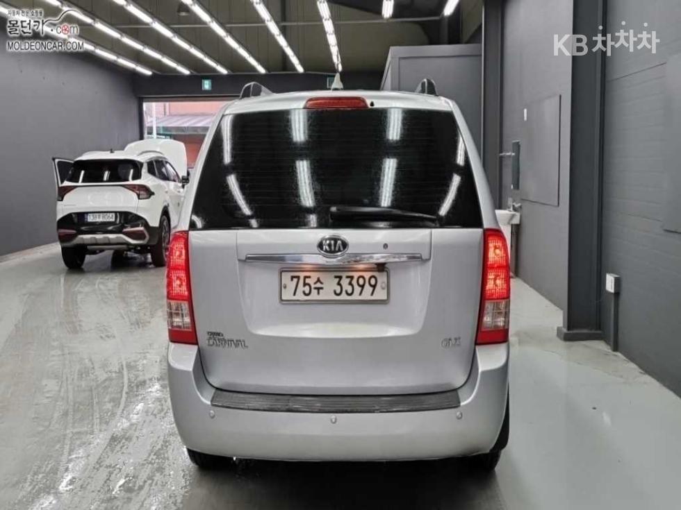 2009 - kia grand carnival