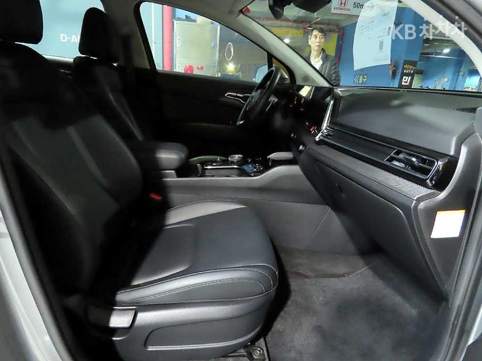 2023 - kia sportage