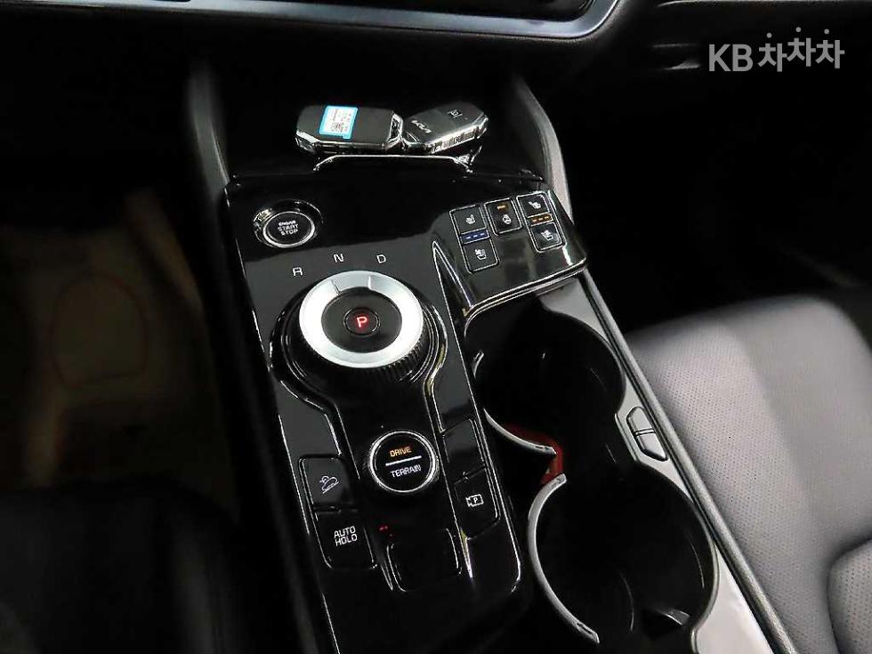 2023 - kia sportage