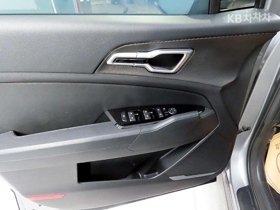 2023 - kia sportage