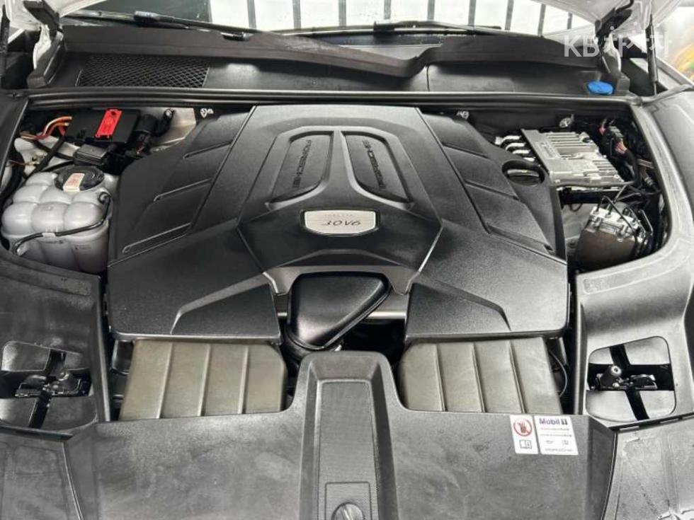 2022 Porsche (9Y0) photo