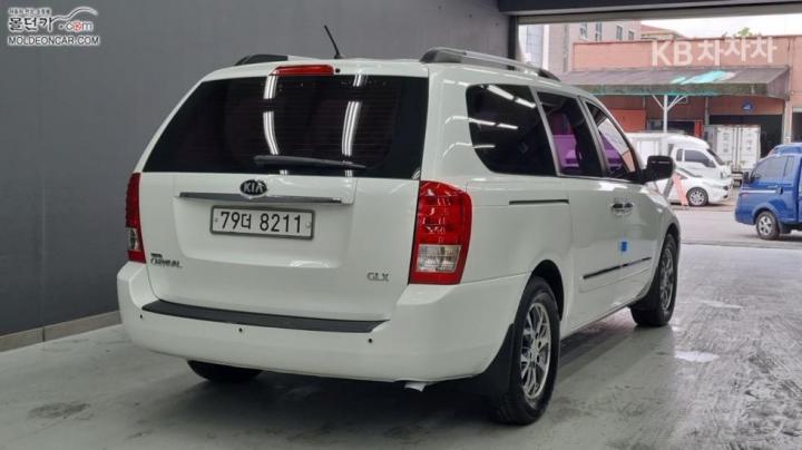 Kia Carnival — miniaturë 2