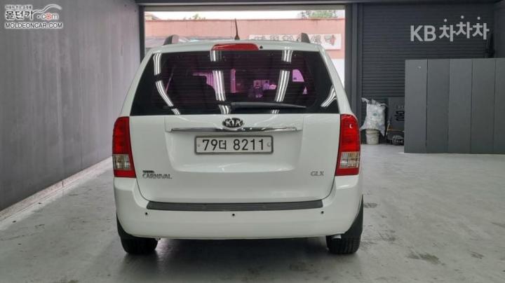 Kia Carnival — miniaturë 4