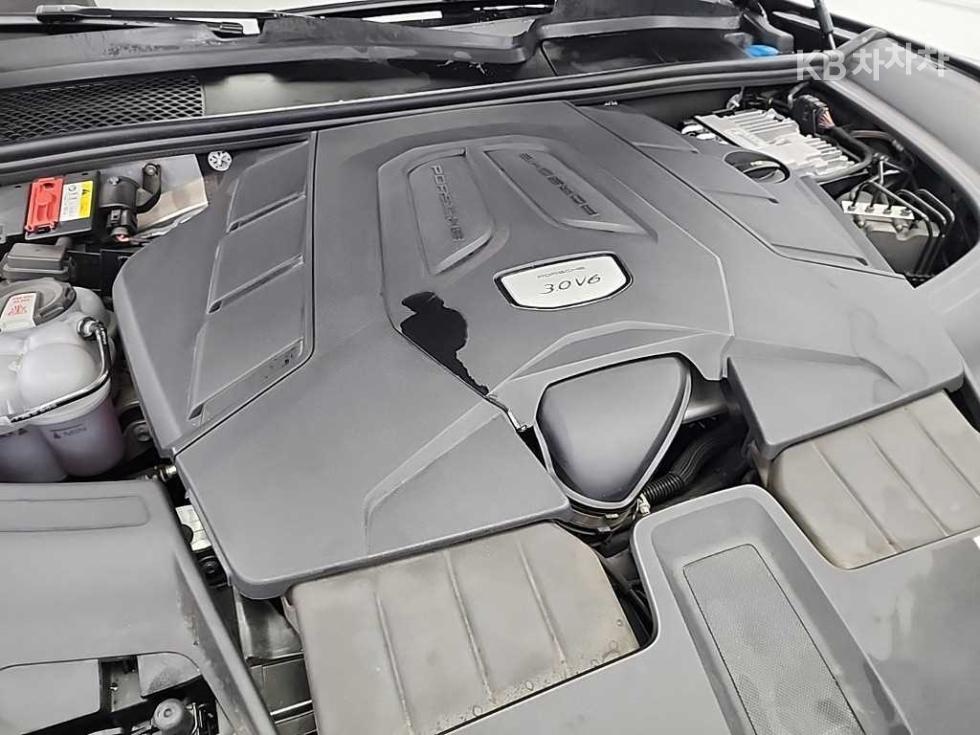 2023 Porsche (9Y0) photo