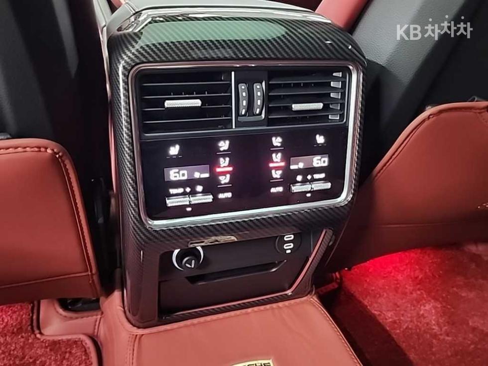 Porsche Cayenne — miniaturë 13