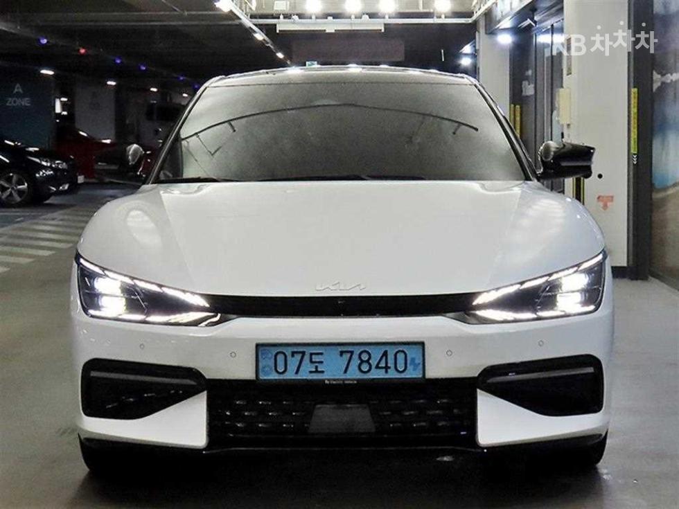 2022 - kia ev6