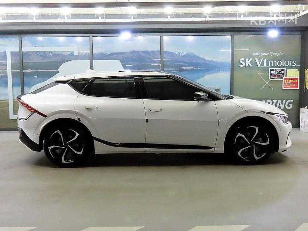 2022 - kia ev6
