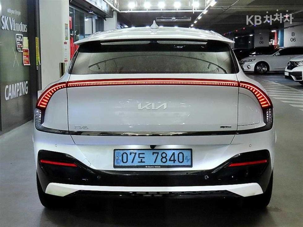 2022 - kia ev6