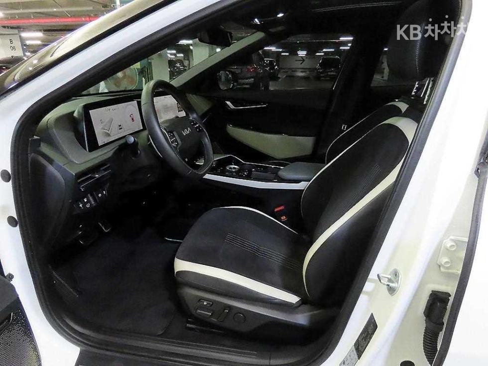 2022 - kia ev6