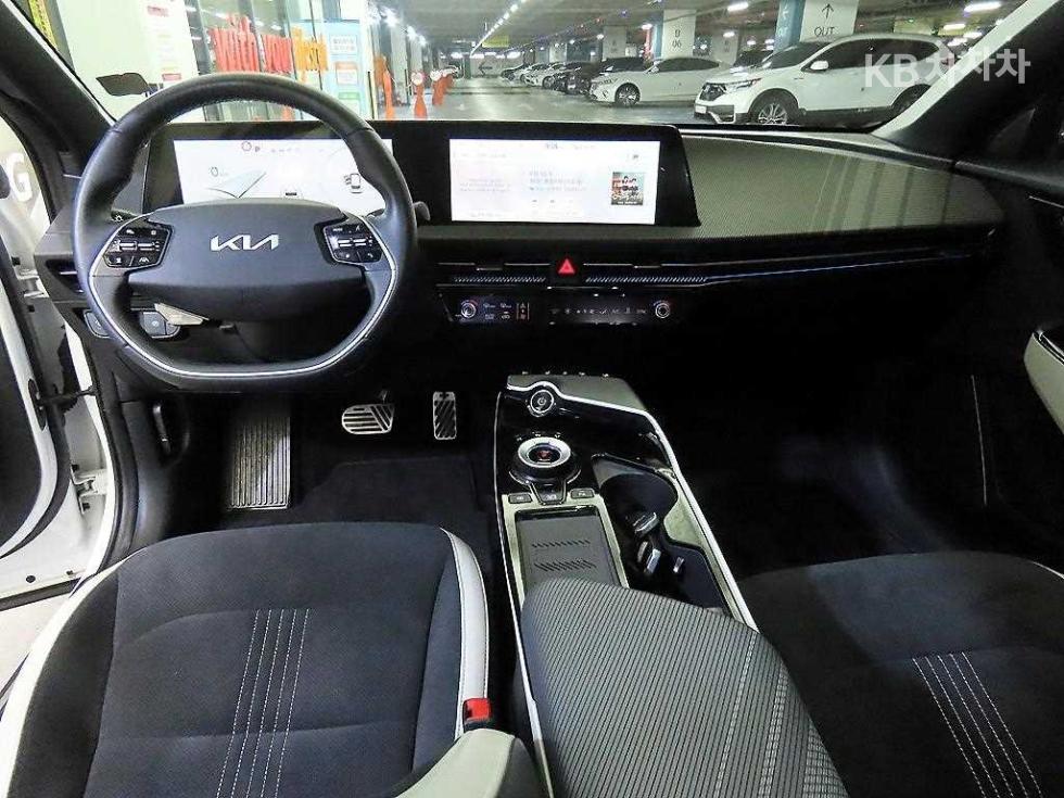 2022 - kia ev6
