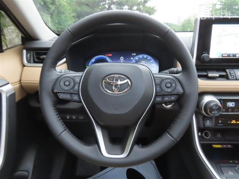 2025 - toyota rav4