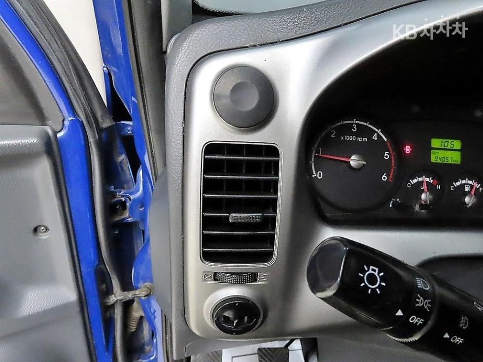 2013 - kia bongo iii