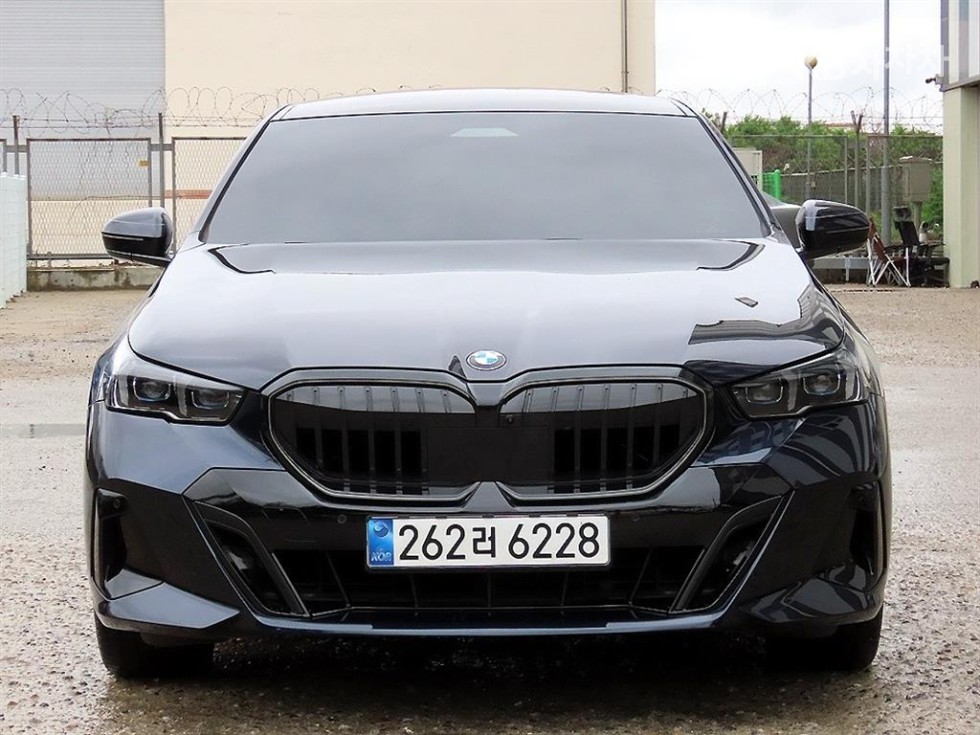 2025 BMW 5 series 530i xDrive M Sport Pro SE