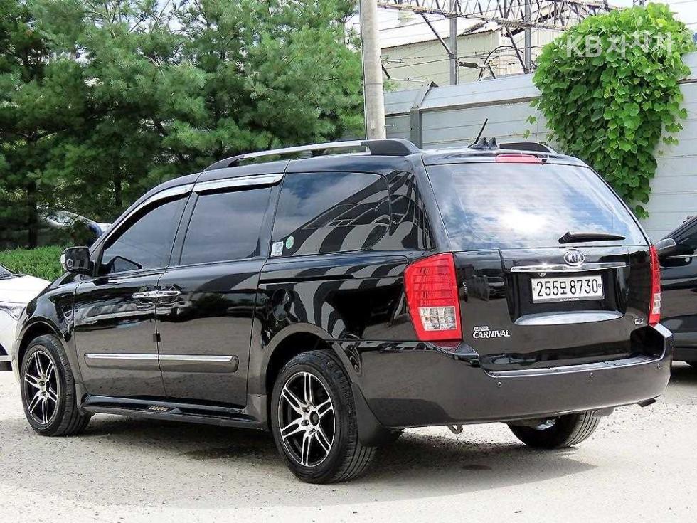 2011 - kia carnival