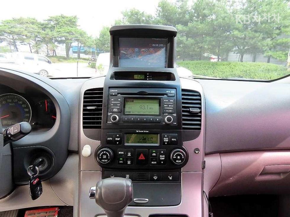 2011 - kia carnival
