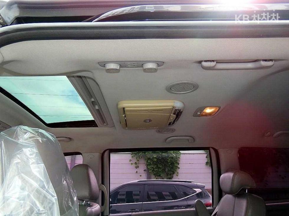 2011 - kia carnival