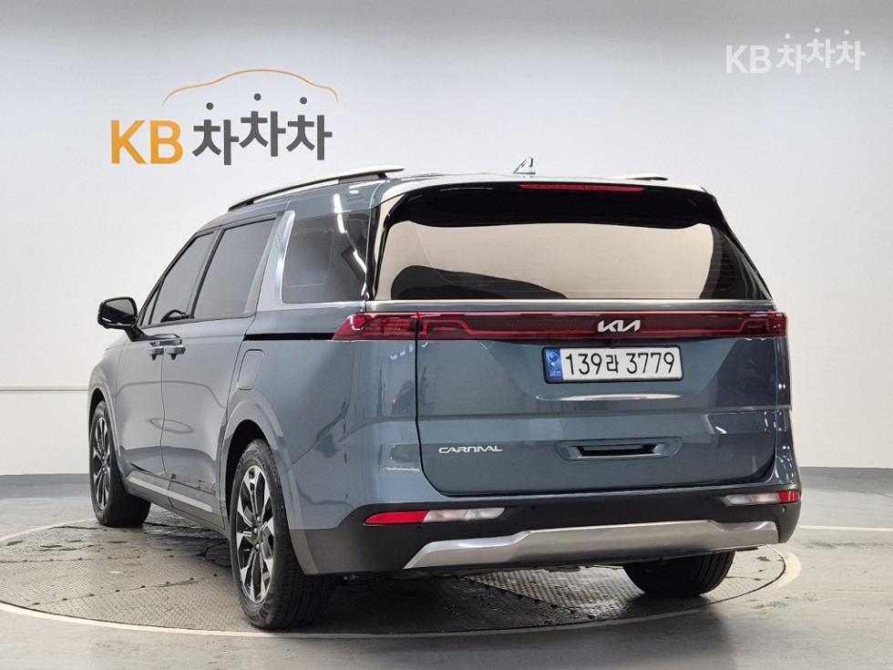 2023 - kia carnival