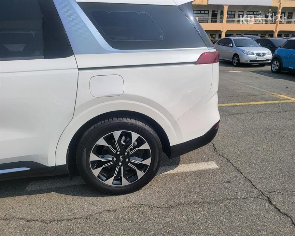 2021 - kia carnival
