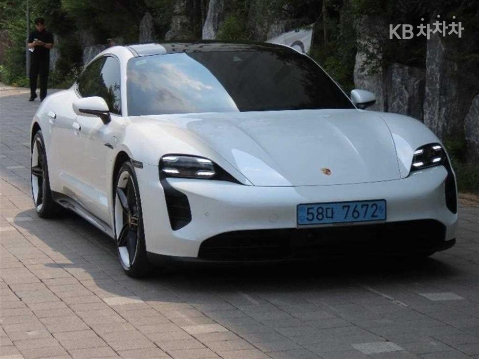 Porsche Taycan — miniaturë 2