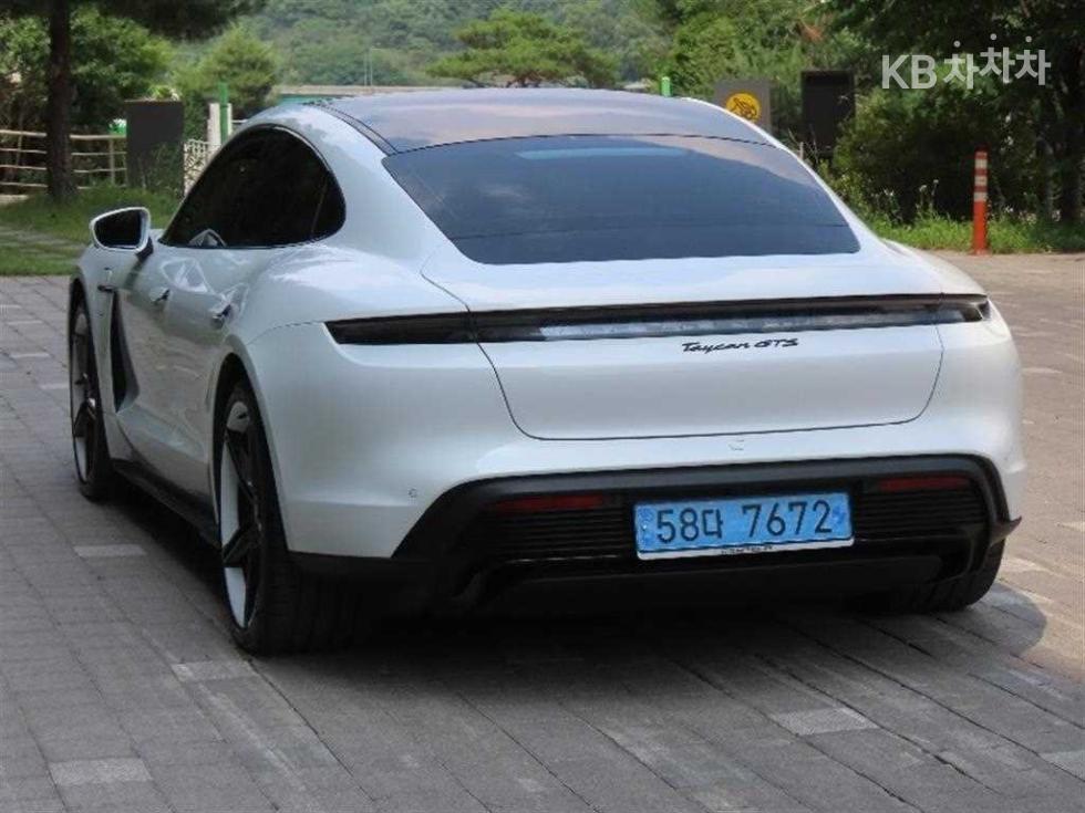 Porsche Taycan — miniaturë 4