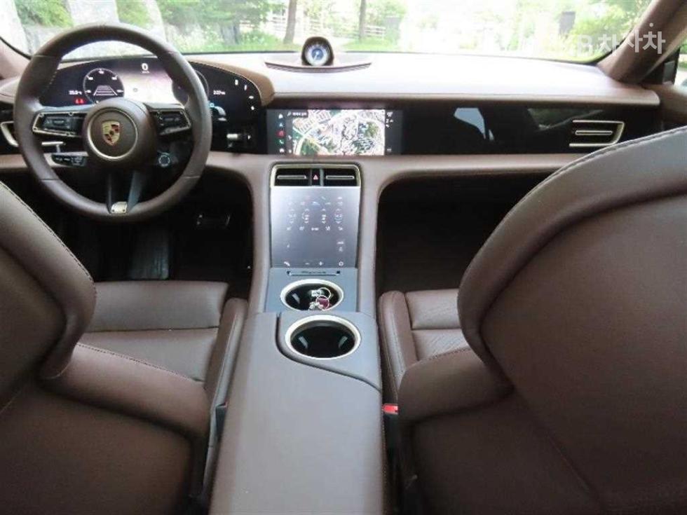 Porsche Taycan — miniaturë 14