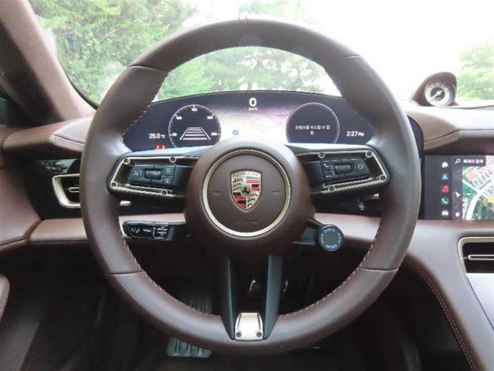 Porsche Taycan — miniaturë 15
