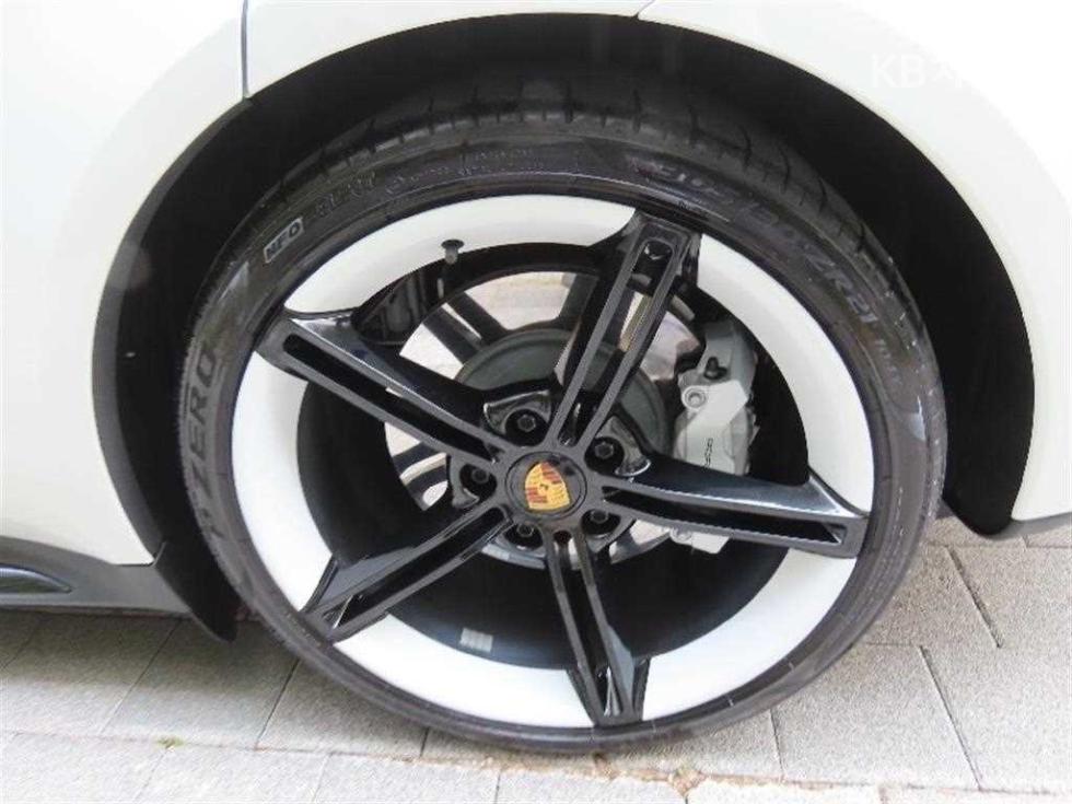 Porsche Taycan — miniaturë 16