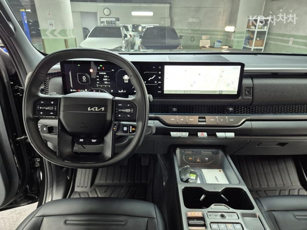 2025 Kia Used Car photo