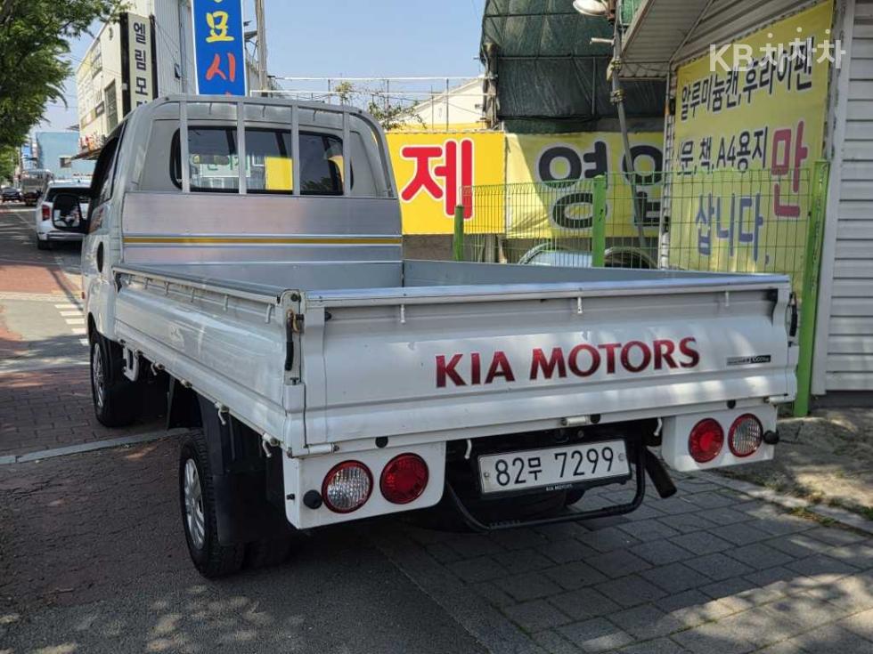 2018 - kia bongo iii
