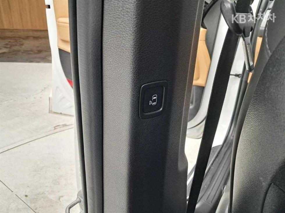 2021 - kia carnival