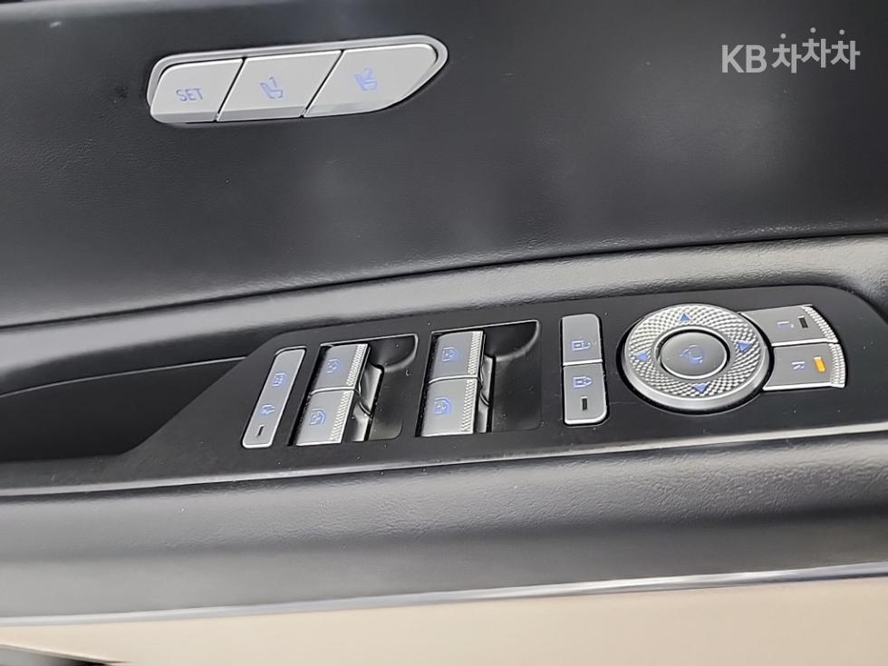 2023 Genesis GV80 photo