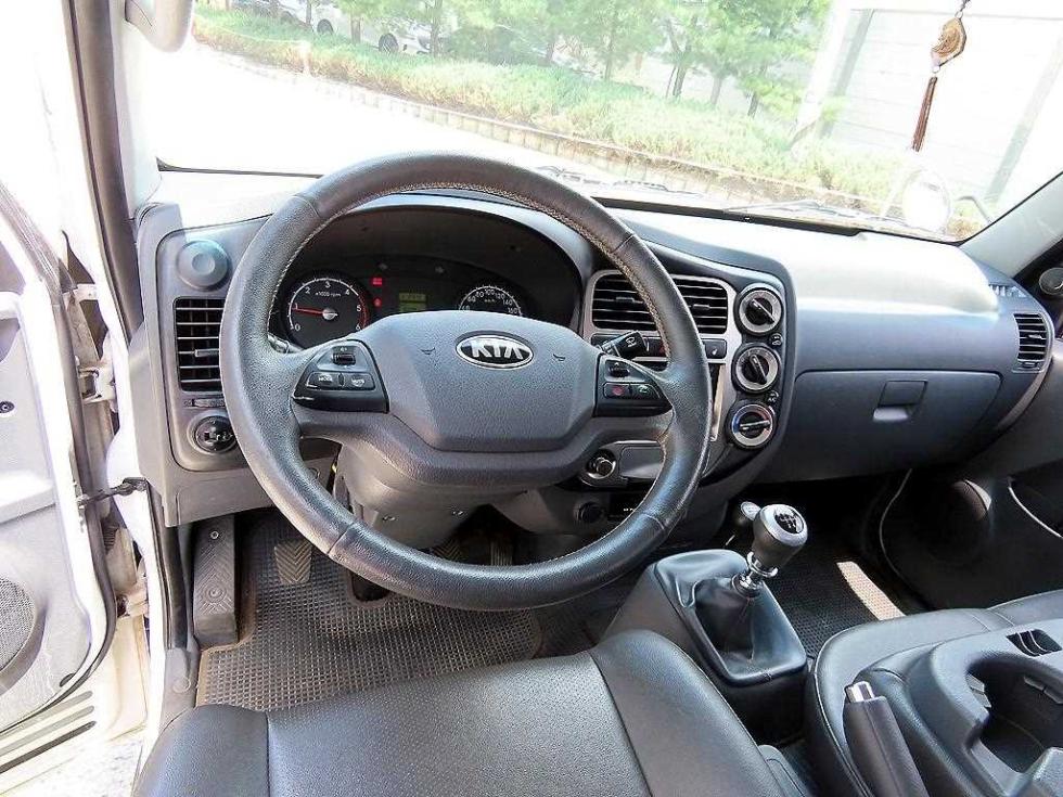 2014 - kia bongo iii