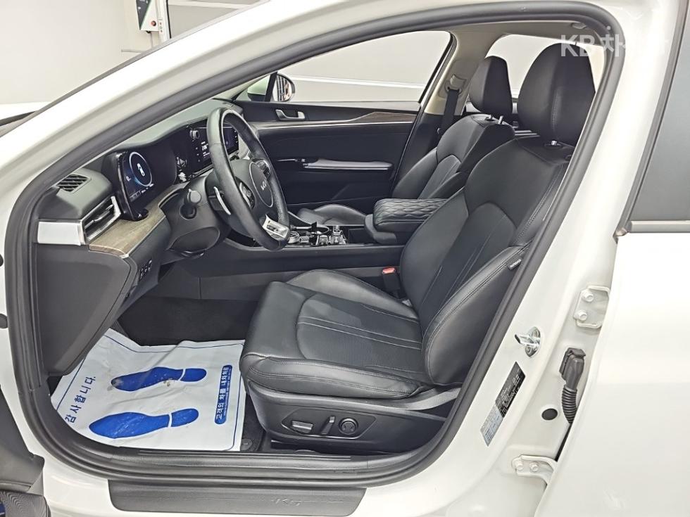 2022 - kia k5