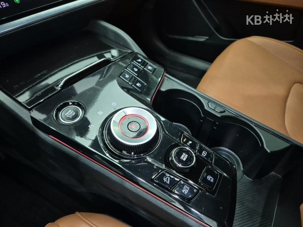 2022 - kia sportage