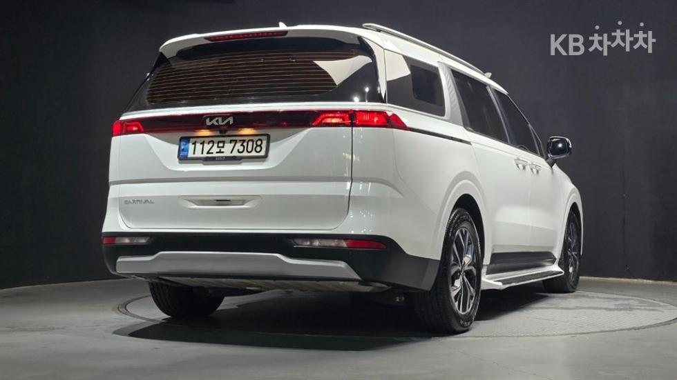 2022 - kia carnival