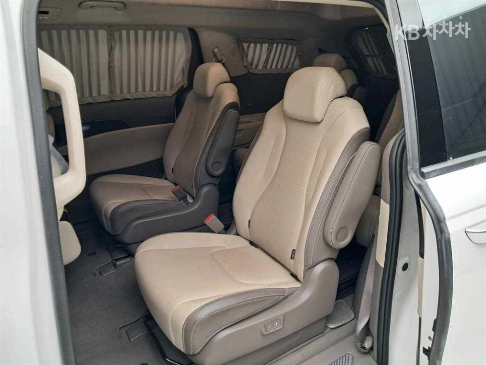 2022 - kia carnival