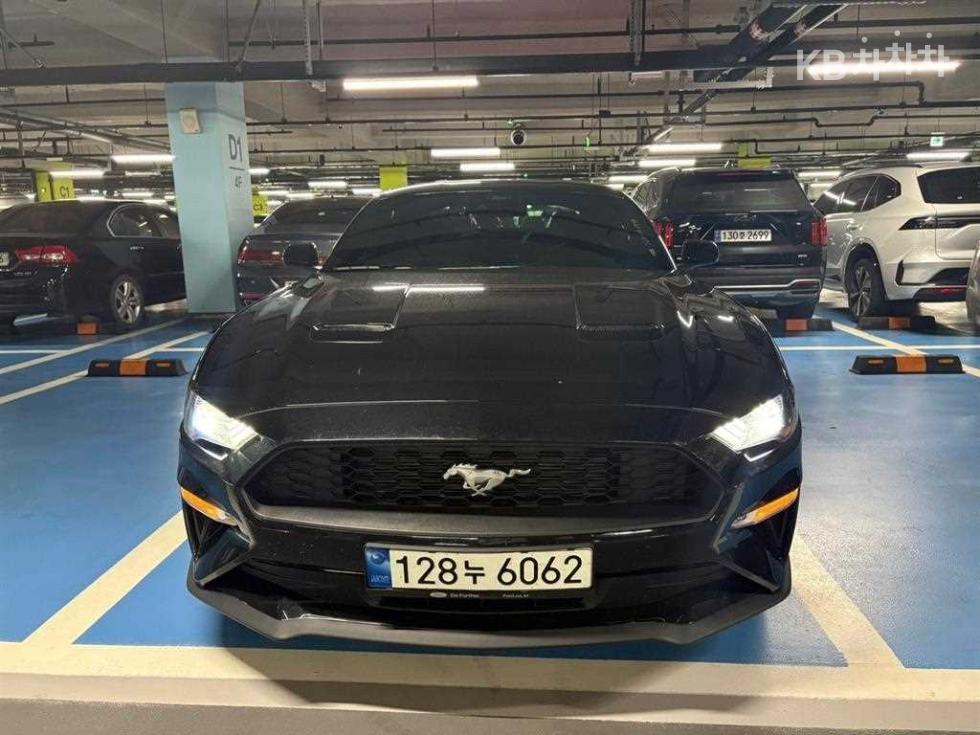 2022 ford mustang