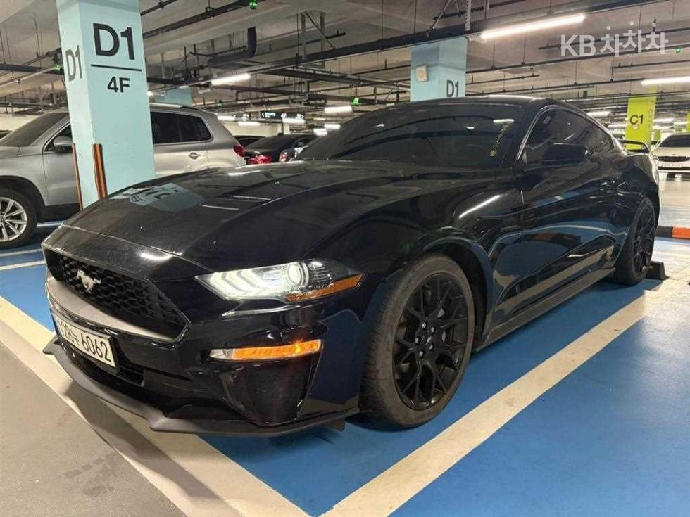 2022 - ford mustang