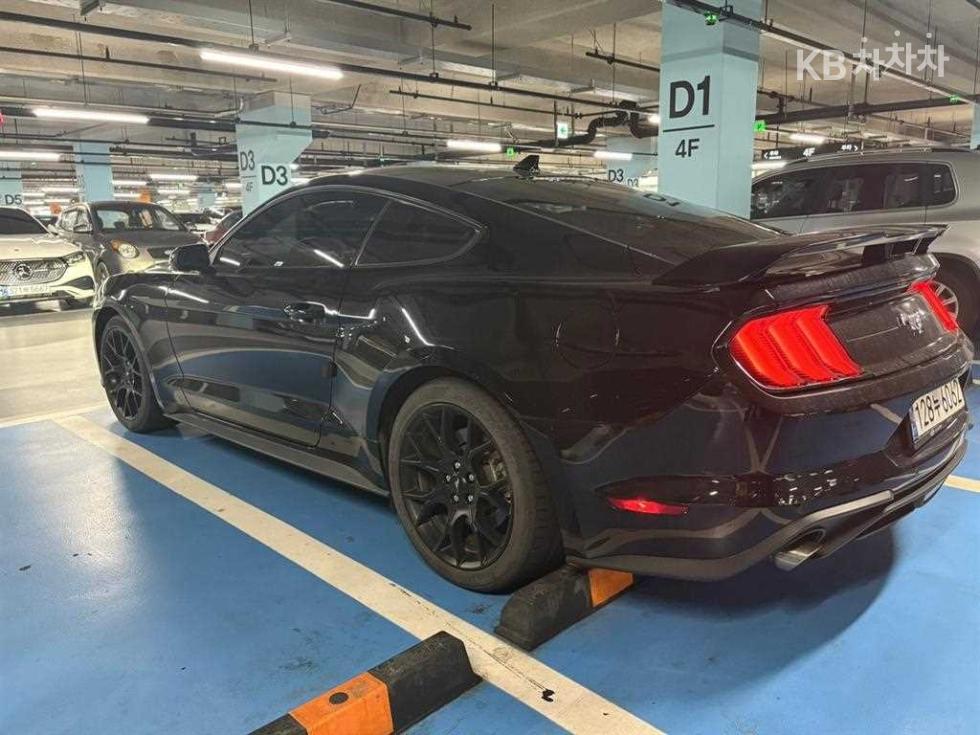 2022 - ford mustang