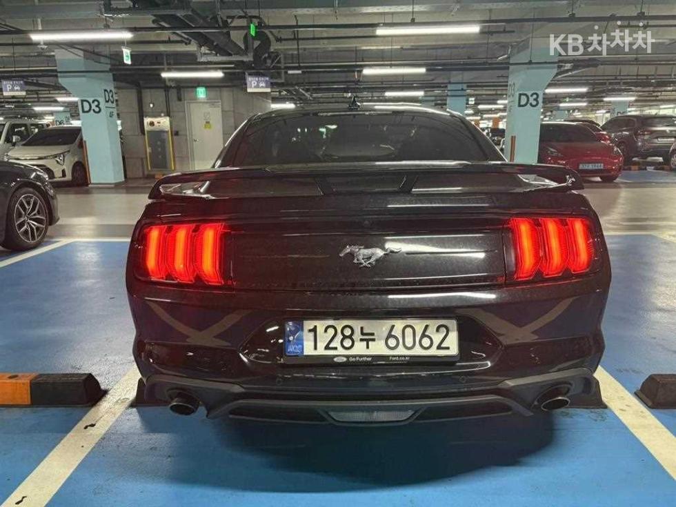 2022 - ford mustang