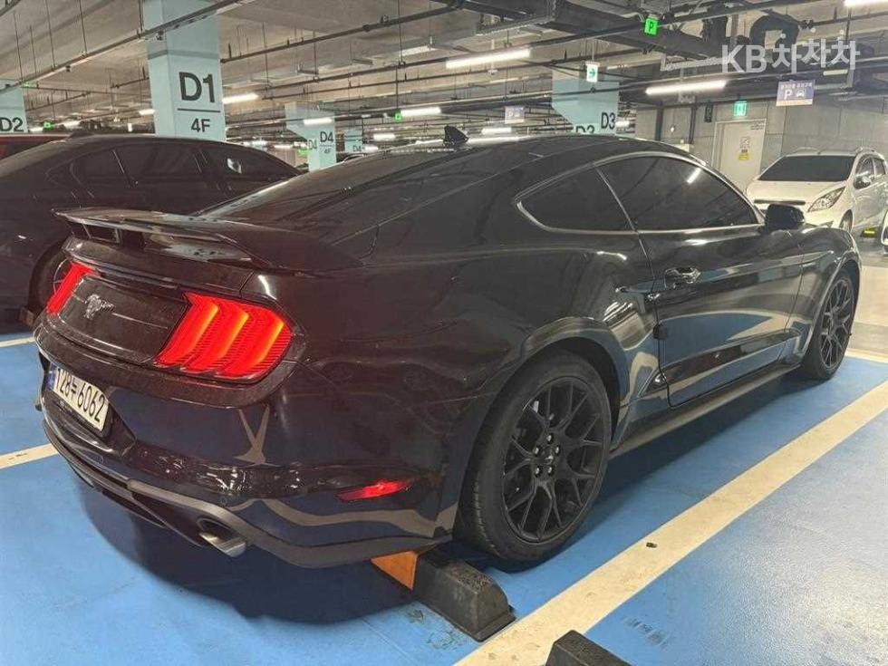 2022 - ford mustang