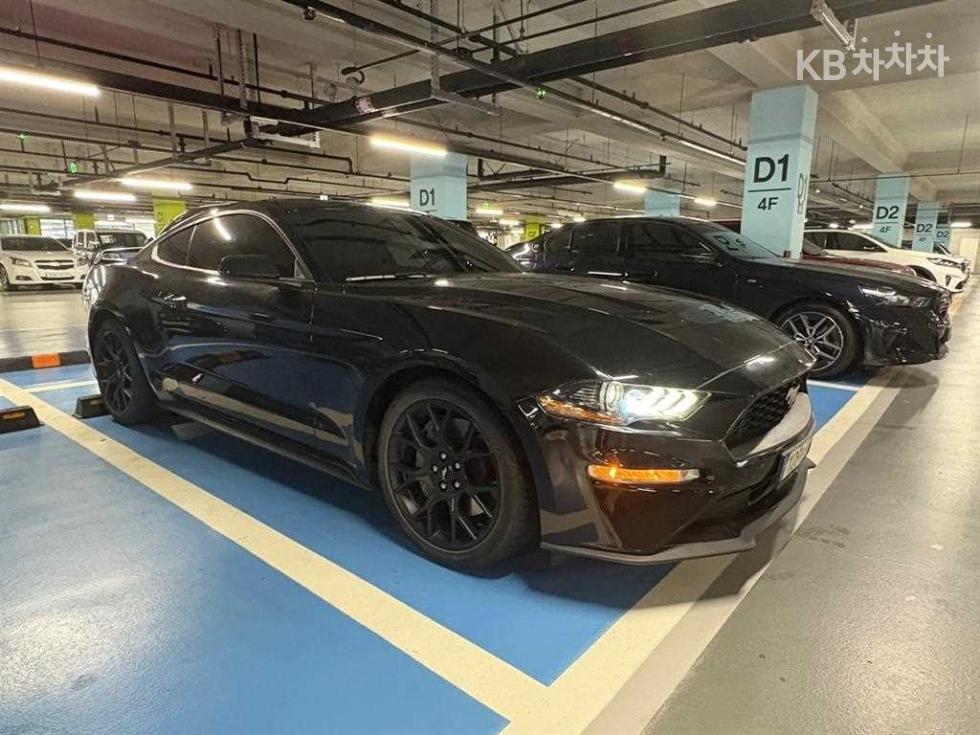 2022 - ford mustang