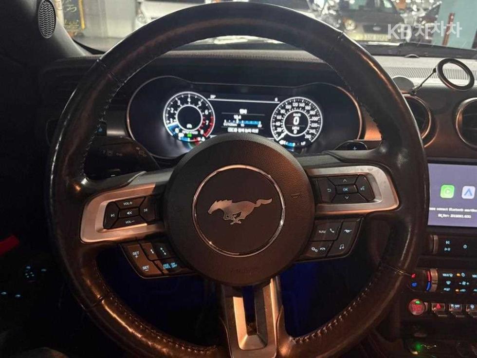 2022 - ford mustang