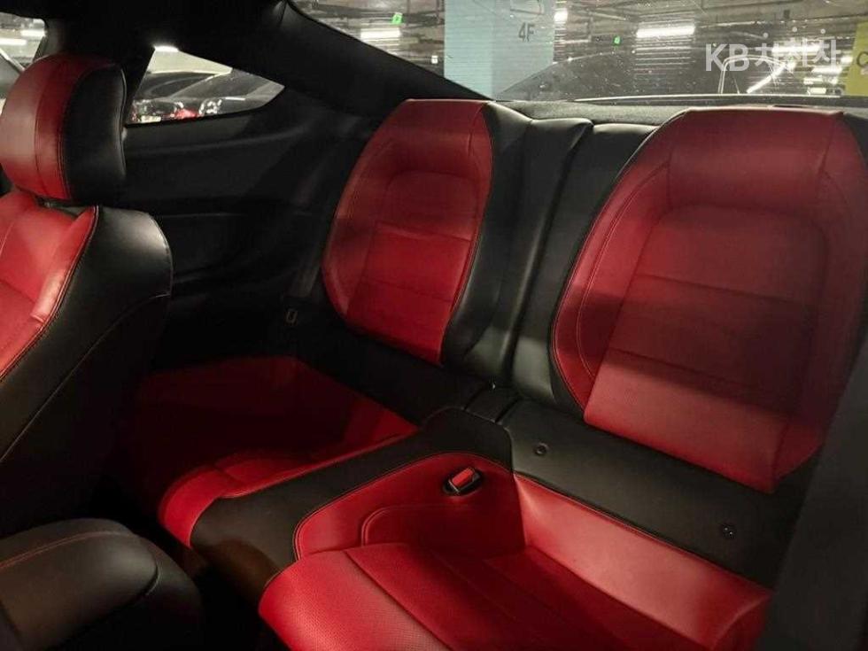 2022 - ford mustang