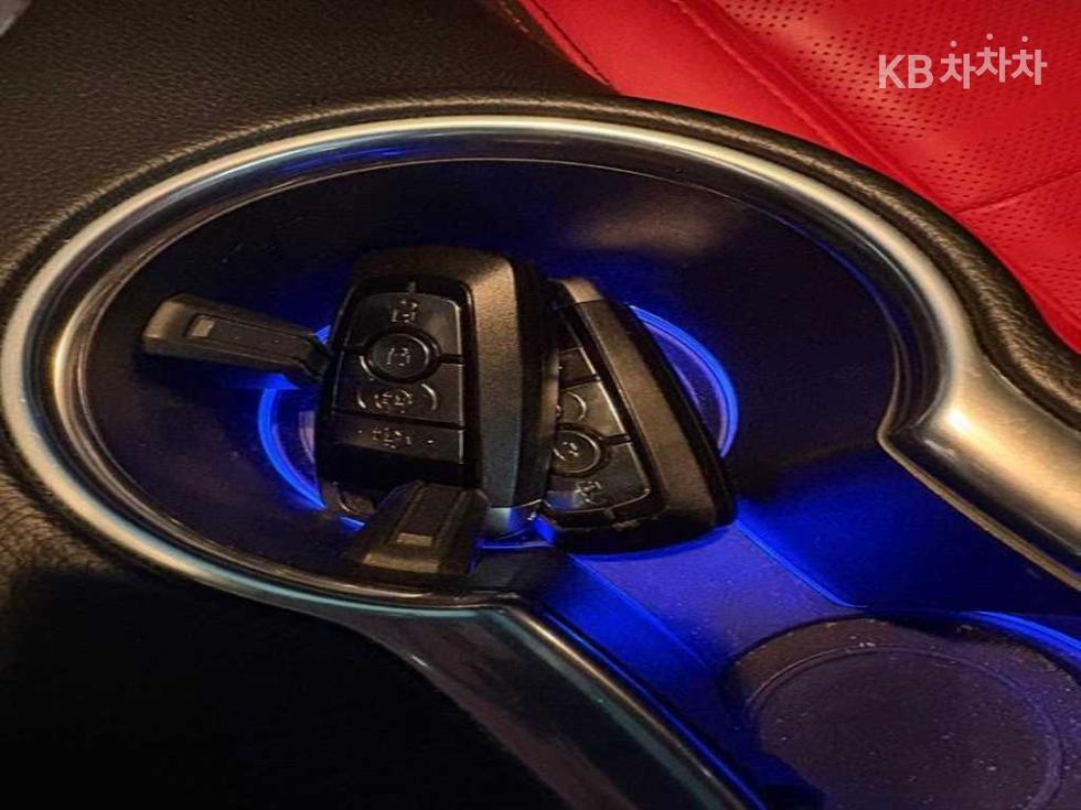 2022 - ford mustang