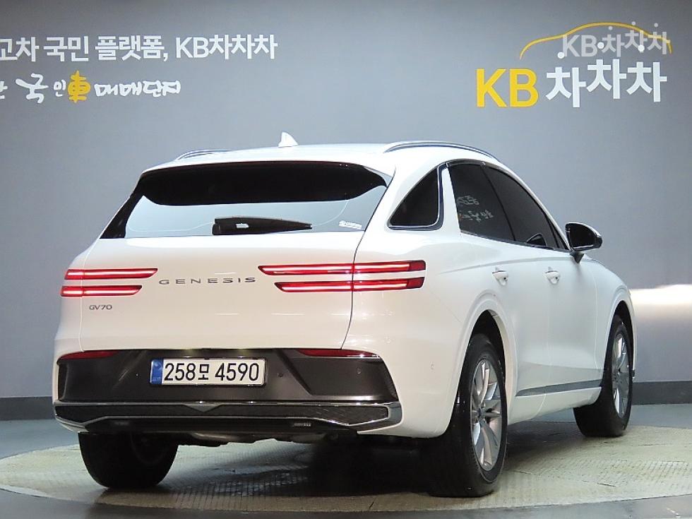 2025 Genesis GV70 photo