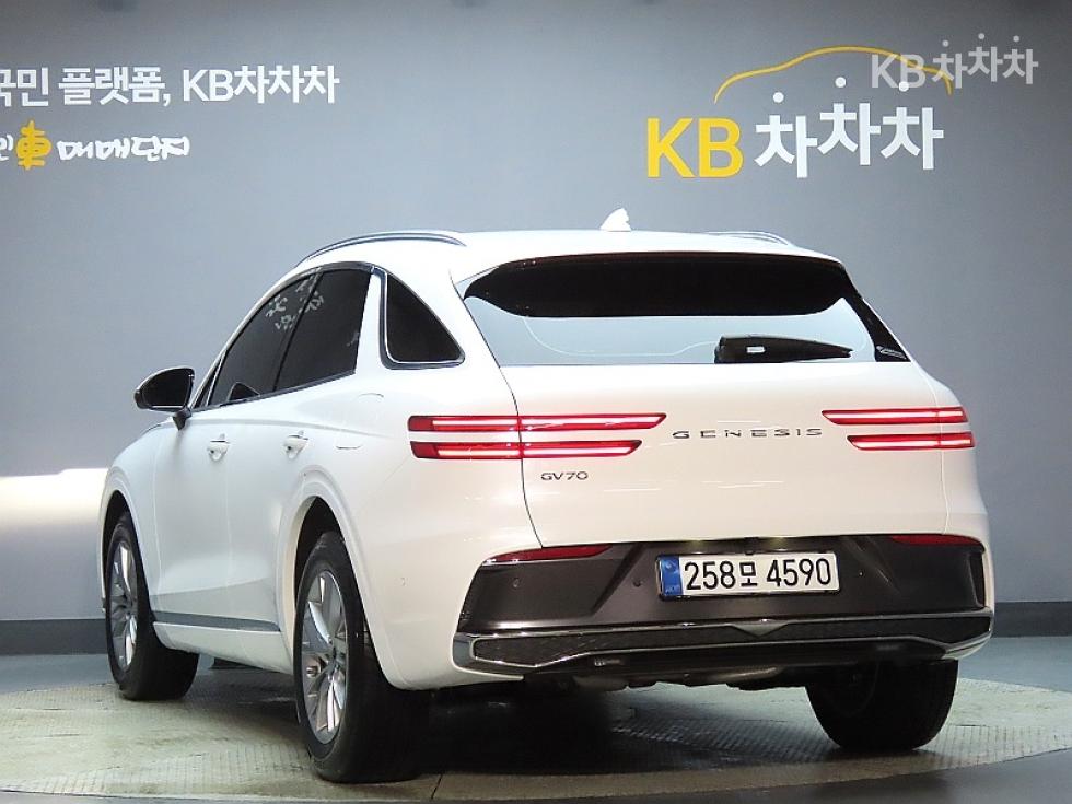 2025 Genesis GV70 photo