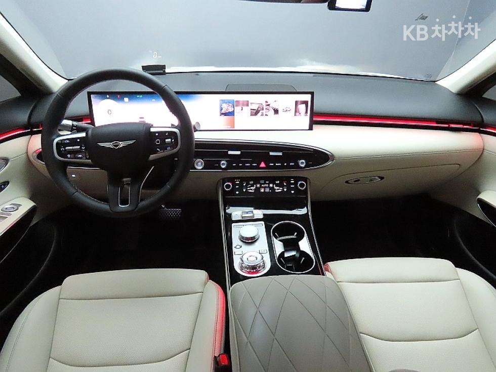 2025 Genesis GV70 photo