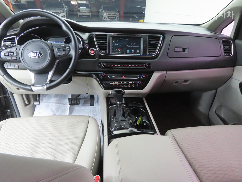 2016 - kia carnival